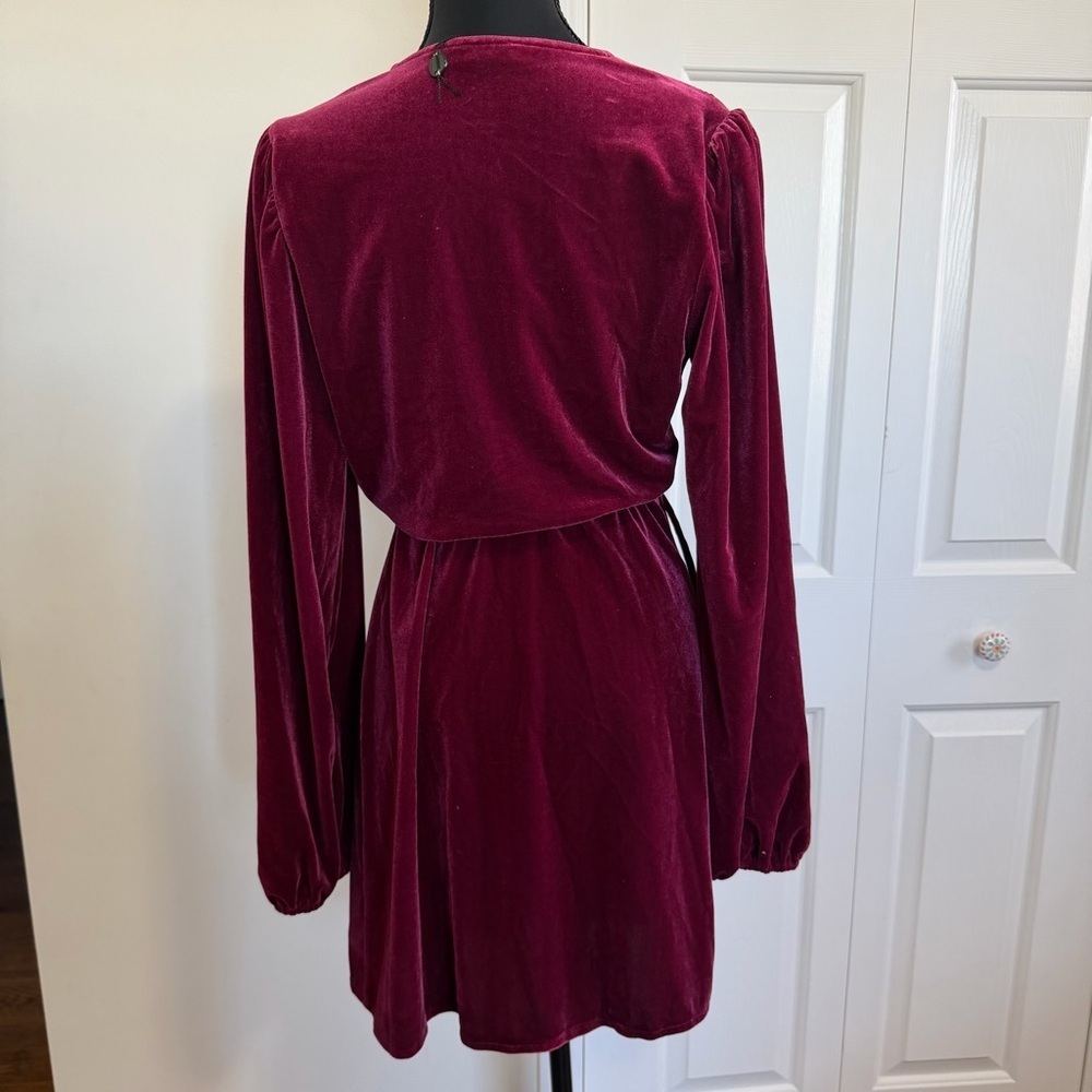 Gianni Bini Long Sleeved Velveteen Burgundy Wrap Dress Size Small, NWOT - Picture 7 of 9